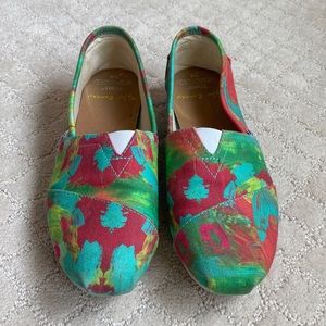 Authentic Tyler Ramsey Women’s TOMS shoes - Size 8
